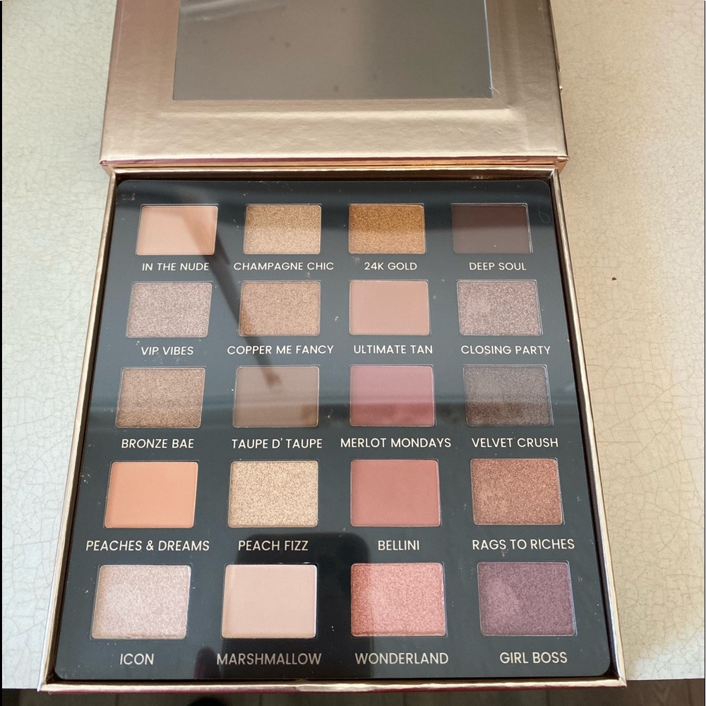 Iconic Day To Slay Eyeshadow Palette